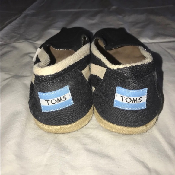 TOMS Slip On Shoes - Picture 3 of 5